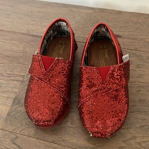 Red sparkle Tom’s